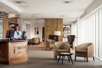 Modern Apartment located in East London | Free Wi-Fi and 24 hour business centre