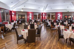 Dining - Spacious 2-Bed Lodge | Lakeside Resort | Sleeps 6 (Carnforth)