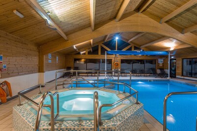 Spacious 2-Bed Lodge | Lakeside Resort | Sleeps 6