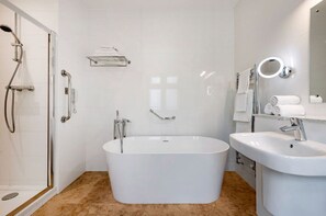 Articles de toilette gratuits, sèche-cheveux, serviettes fournies, savon