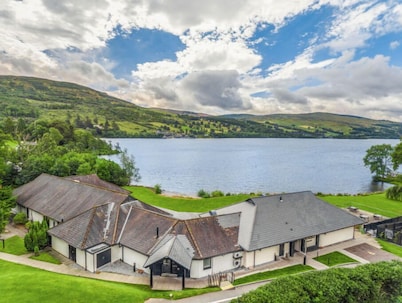 Modern 1-Bed Cottage | Loch Tay Resort | Sleeps 4