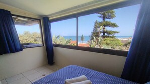 A room with a bed, a view of the sea, and curtains. - All the Tides - Lo Tide (Margate)