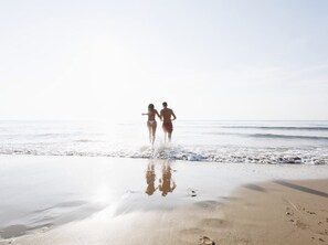 Beach nearby, white sand - Claridges 106 (Margate)