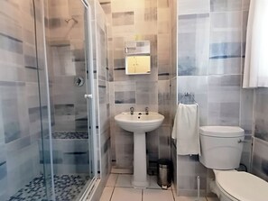 Apartment, 2 Bedrooms | Bathroom