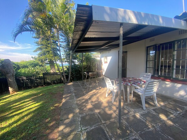 Cottage | Terrace/patio - Fisherman's Cottage (Port Edward)