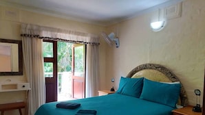 Family House | Bilik Mandi | Tab mandi dan pancuran berasingan, tuala disediakan, sabun 