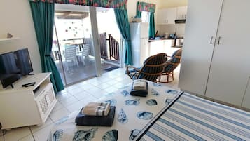 Studio | Living area | 32-inch flat-screen TV with cable channels, TV
