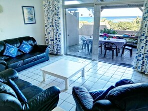 Apartment, 2 Bedrooms | Living area