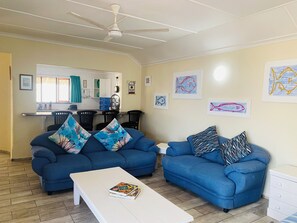 Apartment, 2 Bedrooms | Living area