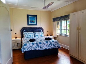 6 bedrooms, in-room safe, bed sheets - Whaleback Cottage (Margate)