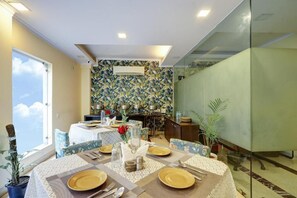 Dining - The Pearl A Royal Residency (New Delhi)