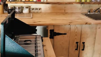Placa de cocina, cafetera o tetera y hervidor eléctrico