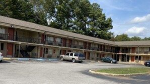 Unclassified image, 3 of 14, button - BUDGETEL INN & SUITES (Huntsville)