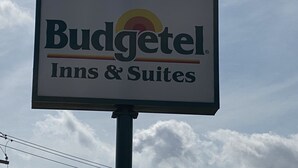 Unclassified image, 5 of 14, button - BUDGETEL INN & SUITES (Huntsville)
