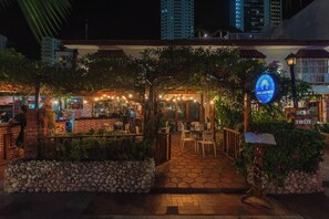 Outdoor dining - Baluarte Cartagena Hotel Boutique (Cartagena)