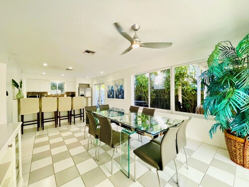 Ocean Oasis-Steps away from the Beach, Pool, Downtown