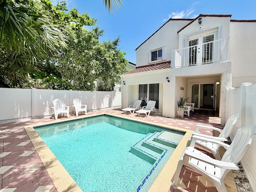 Ocean Oasis-Steps away from the Beach, Pool, Downtown