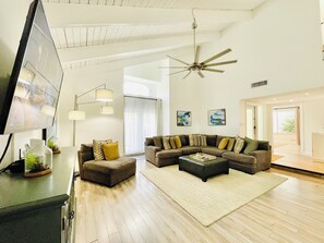 Een smart-tv en een dvd-speler