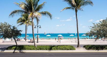 Bamboo House, Heated pool, Steps from the beach.
