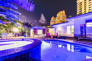 Outdoor pool, a heated pool - Bamboo House, Heated pool, Steps from the beach. (Fort Lauderdale)