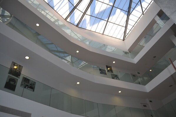 المنشأة من الداخل