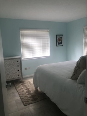 3 slaapkamers, een strijkplank/strijkijzer, gratis wifi, beddengoed