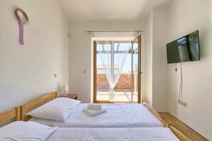 4 bedrooms, WiFi - Villa San Marco - 4 bedrooms, swimming pool & BBQ (Butkovici)