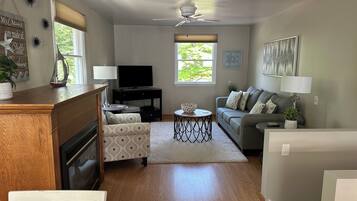 TV, fireplace