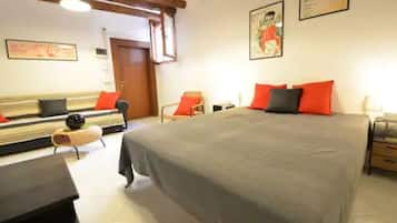 1 chambre, fer et planche Ă  repasser, Wi-Fi gratuit, draps fournis