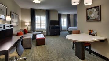 In-room safe, laptop workspace, iron/ironing board, free WiFi