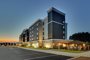 Exterior - King Suite Near Winthrop University! Free Breakfast Buffet. Indoor Pool (Rock Hill)