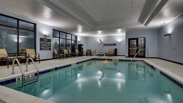 Una piscina cubierta