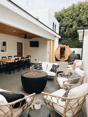 Outdoor dining - Coronado Family Getaway Golf Cart Available (Coronado)