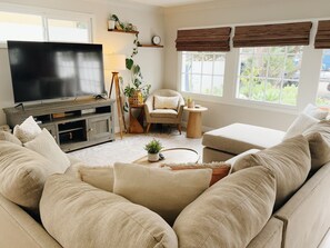 Smart TV, books, offices, computer monitors - Coronado Family Getaway Golf Cart Available (Coronado)