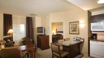 1 bedroom, in-room safe, iron/ironing board, free WiFi