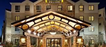 Studio Suite! Free Breakfast + Shared Pool & Hot Tub. Great for Business Travelers!