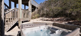 1514 - Mellow Out, at this Oceanfront Home w/Dunetop Deck & Hot Tub!
