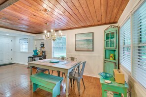 Dining - 2 Mi to Marina: Inglis Retreat w/ Boat Parking (Inglis)