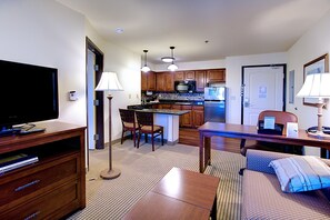TV, DVD player, offices - Ideal Location! Free Breakfast Buffet. Pool, Hot Tub & Waterslide. Near Salt Palace Convention Center! (West Valley City)