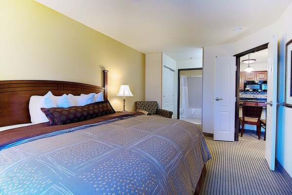 2 bedrooms, in-room safe, laptop workspace, iron/ironing board