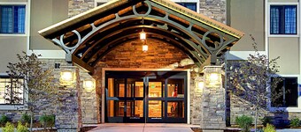 2 Bedroom Suite! Free Breakfast Buffet. Pool, Hot Tub & Waterslide Access.Close to Salt Palace Convention Center