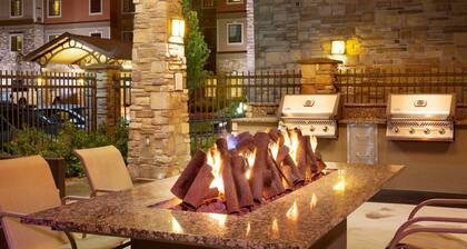 Heated Pool & Hot Tub + Free Breakfast Buffet. Great Location! Close to Jordan Landing