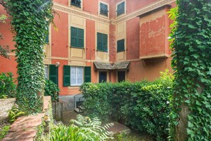 Exterior - Bright apartment that can accommodate up to 5 people, located just 200m from the free beach and 5 minutes walk from the Marina, the ideal starting point to explore the wonderful Ligurian coast by boat. Equipped with every comfort for a pleasant stay, inc (Camogli)