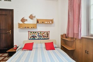1 habitación, tabla de planchar con plancha y wifi 