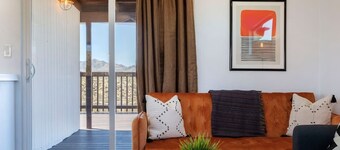 The Perch - Cozy Joshua Tree Retreat + Hot Tub