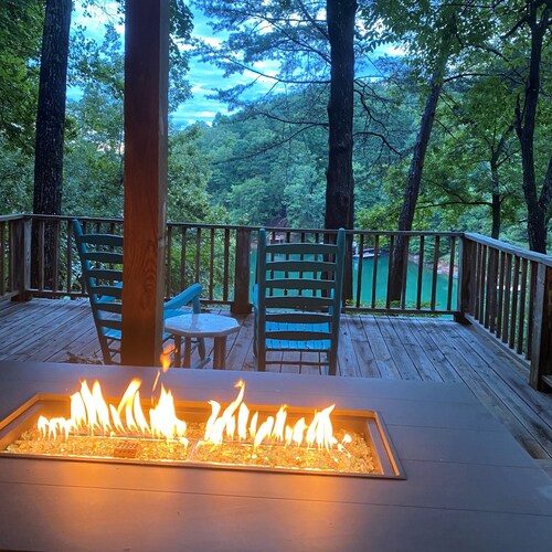 Lakefront Home in Gated Bear Paw with private Dock and Starlink Internet 