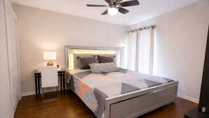 A bedroom with a bed, bedside table, lamp, and a ceiling fan. - GREAT HOME! GREAT LOCATION! PET FRIENDLY  (Kissimmee)