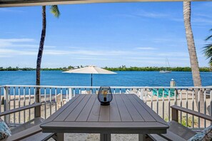 屋外ダイニングエリア