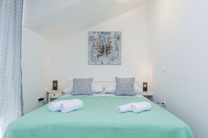 2 slaapkamers, een strijkplank/strijkijzer, gratis wifi, beddengoed
