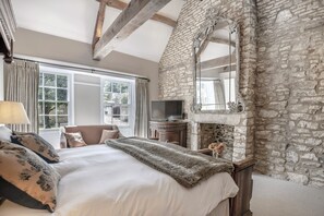 4 bedrooms, iron/ironing board, travel crib, WiFi